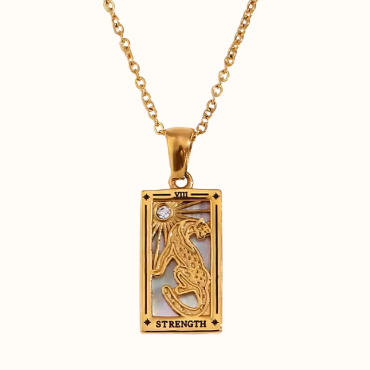 Collar carta del tarot La Fuerza baño de oro 18K